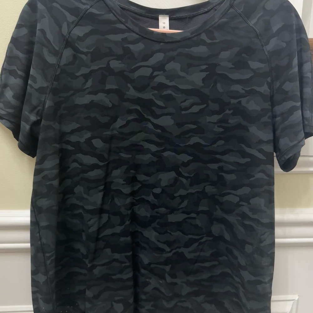 lululemon athletica Black Camo Short Sleeve Tee